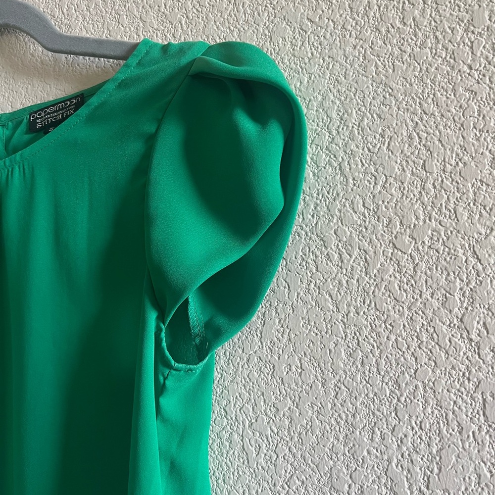 Gorgeous Flowy Green Blouse With Flutter Sleeves - image 2